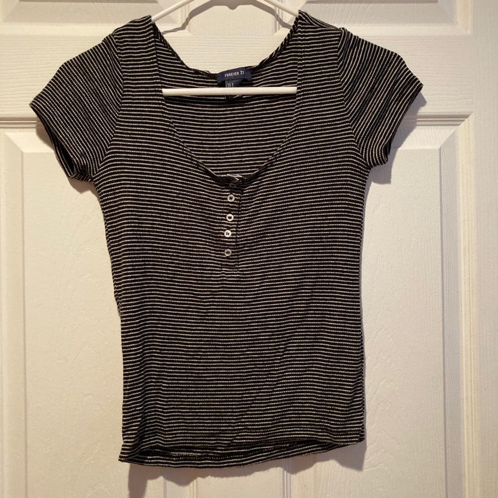 black and white striped cropped tee